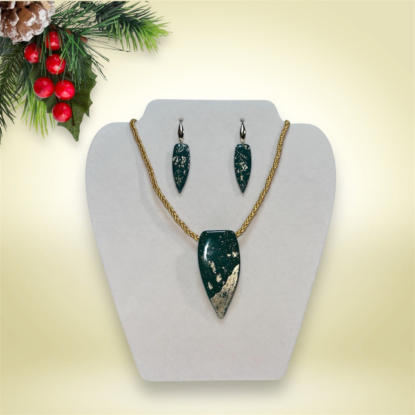 Green and Gold Spear Necklace Set